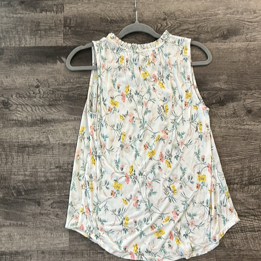 Flower top ✨🌸 - Picture 3 of 3